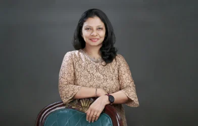 Portrait of Shalini Raghaviah, a communications coach and expert helping businesses create impactful and investor-ready pitches.