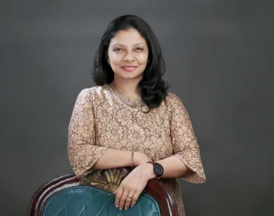 Portrait of Shalini Raghaviah, a communications coach and expert helping businesses create impactful and investor-ready pitches.