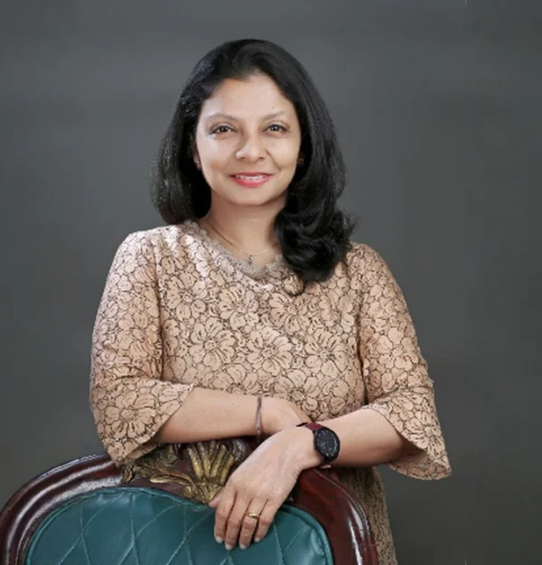 Portrait of Shalini Raghaviah, a communications coach and expert helping businesses create impactful and investor-ready pitches.