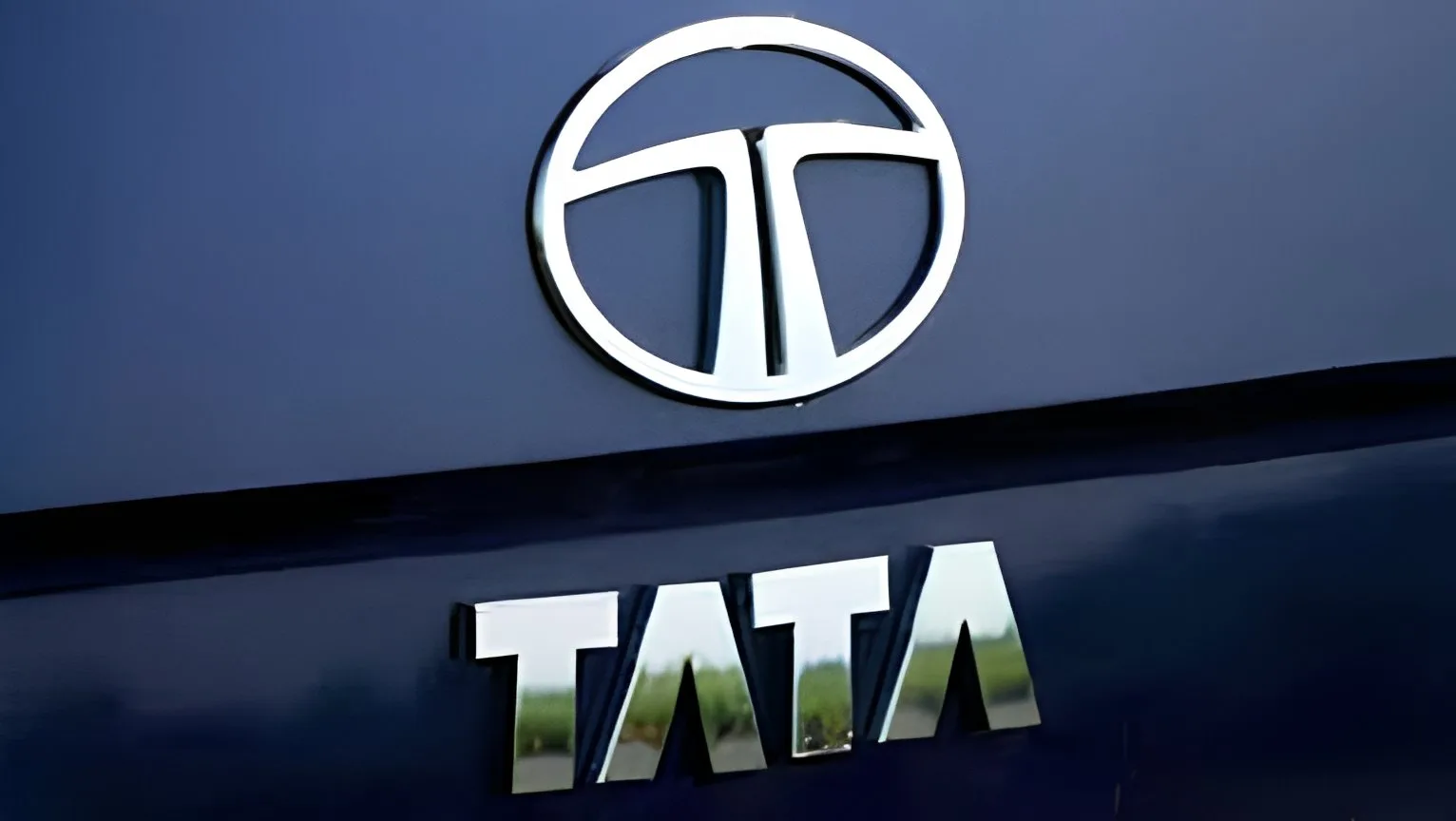 Tata Motors Shares Rebound 5% After Demerger