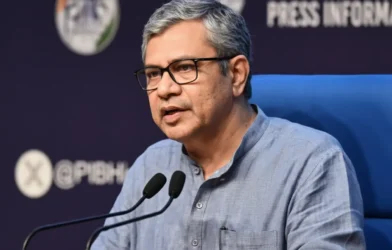 Ashwini Vaishnaw approves multiple ₹7172 crore projects across nine states and UTs!