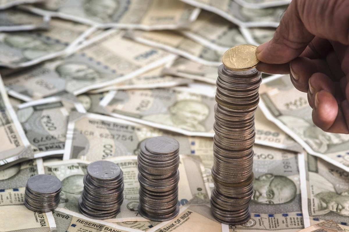 rupee weakens crude oil